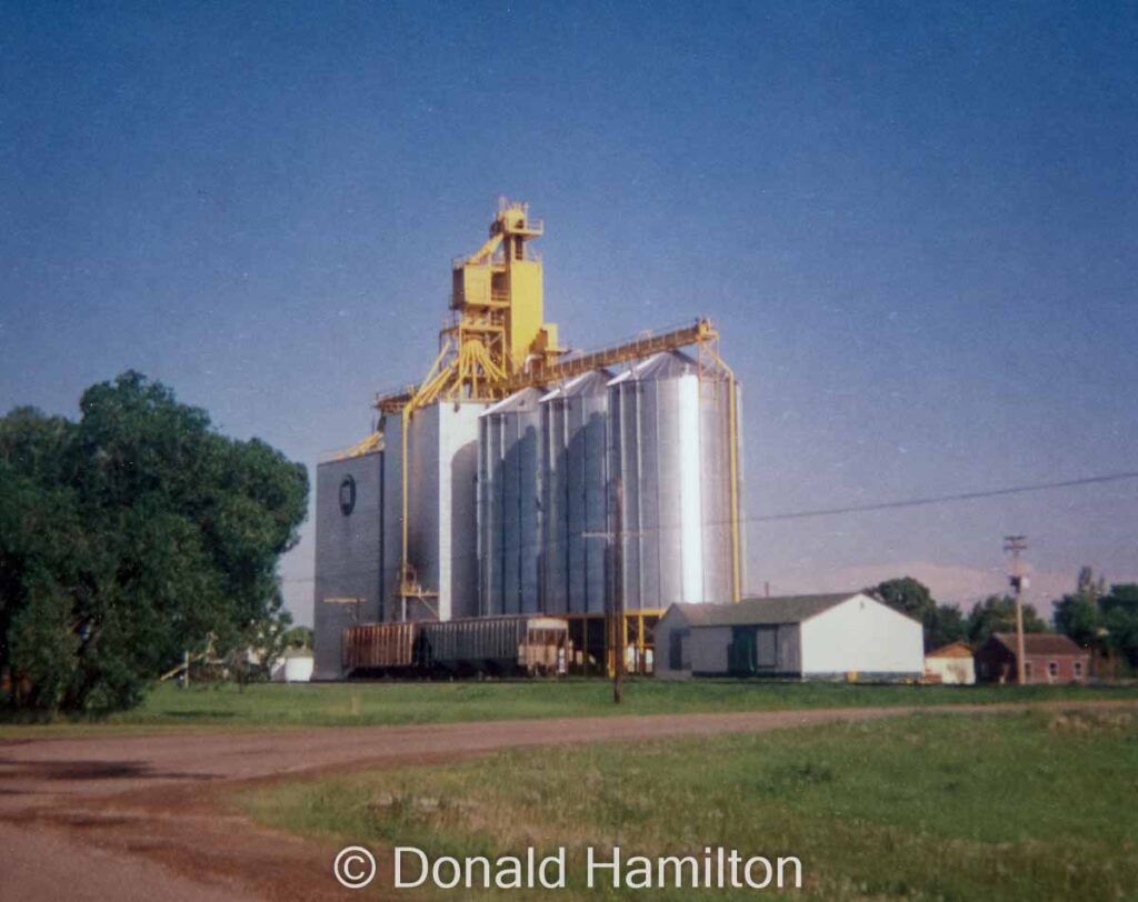 Manitoba Pool grain elevator in Oakner, MB, June 1994. Copyright by Donald Hamilton.