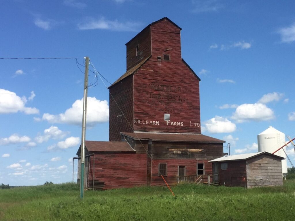 Shonts, AB grain elevator. Photo by Peter Barker, collection of Mike Lowe.