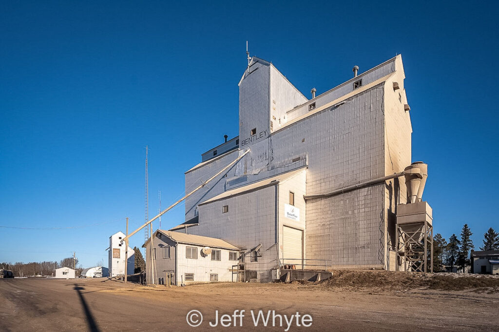 Bentley, AB grain elevator, Dec 2020. Contributed by Jeff Whyte.