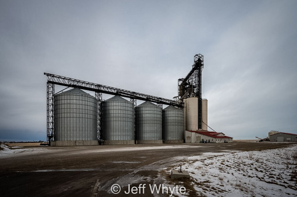 The Long Plains grain elevator near Gleichen, AB, 2020. Contributed by Jeff Whyte.