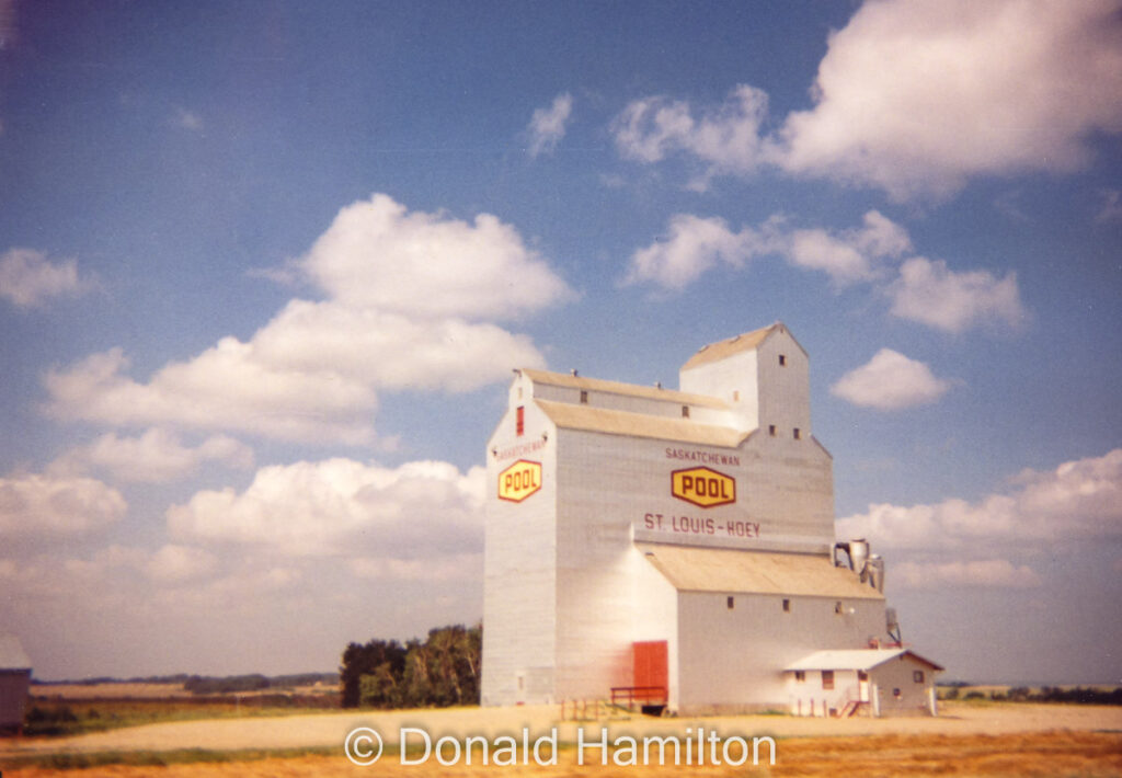 Pool grain elevator in St. Louis-Hoey, SK, Aug 1994. Copyright by Donald Hamilton.