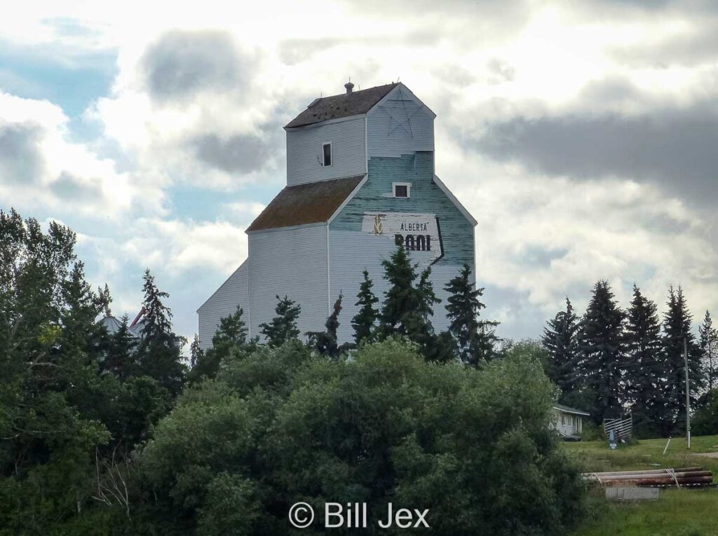 Bon Accord, AB grain elevator, Aug 2014. Contributed by Bill Jex.