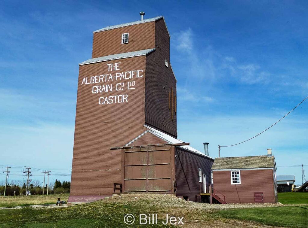 Castor, AB grain elevator, May 2013. Contributed by Bill Jex.