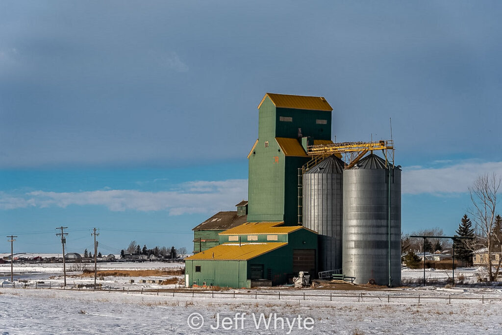 Delia, AB grain elevator, contributed by Jeff Whyte.