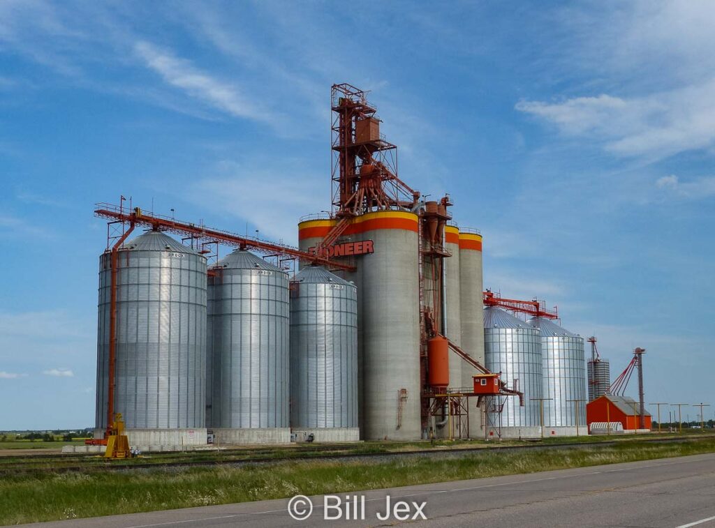 Richardson Pioneer grain elevator outside Lamont, AB, Aug 2015. Contributed by Bill Jex.