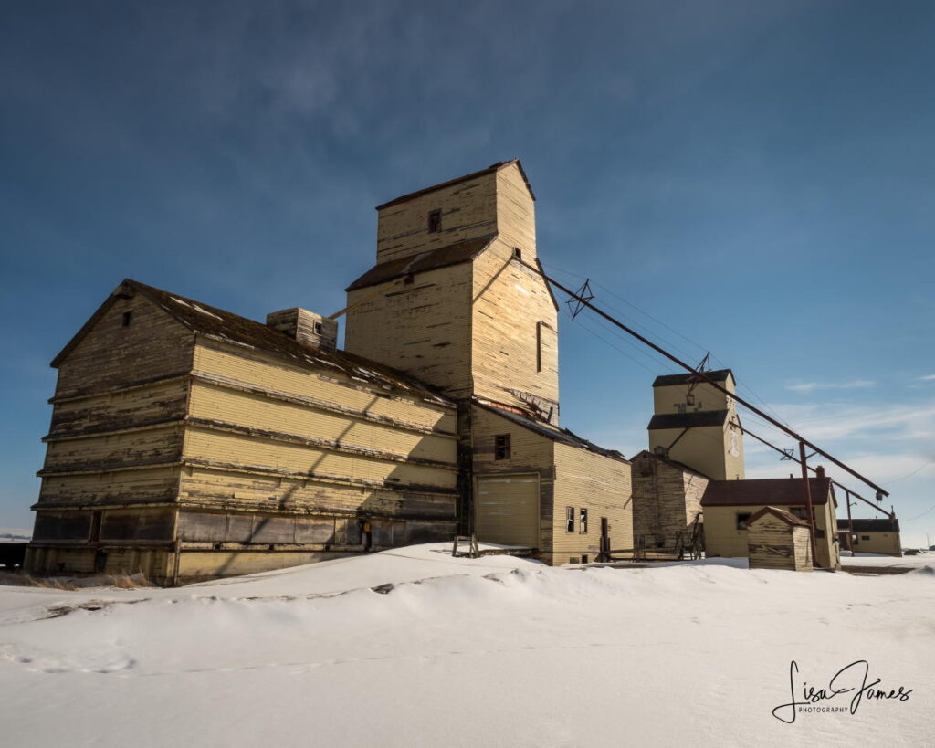 Grain elevators in Mossleigh, AB, Apr 2018. Contributed by Lisa James.