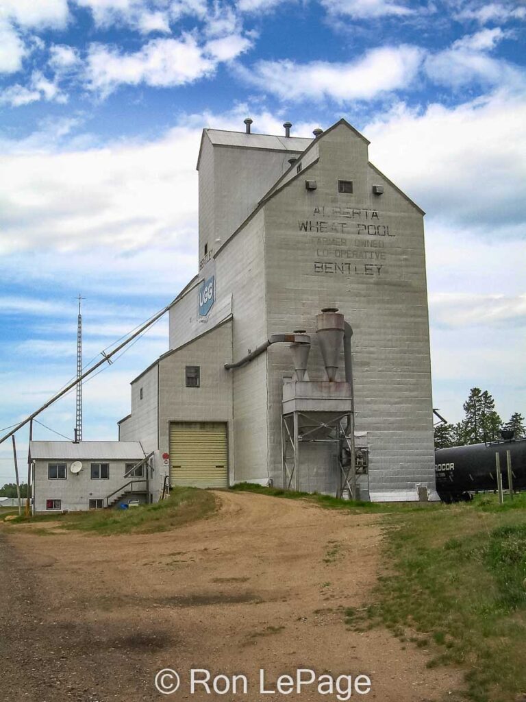 Bentley, AB grain elevator, Apr 2006. Contributed by Ron LePage.