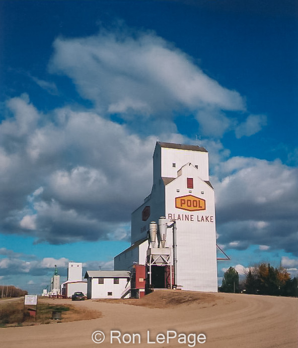 Pool grain elevator in Blaine Lake, SK, Sep 2001. Contributed by Ron LePage.
