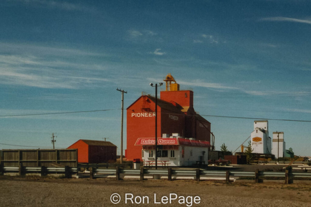 Grain elevators in Rosetown, SK, Sep 1991. Contributed by Ron LePage.