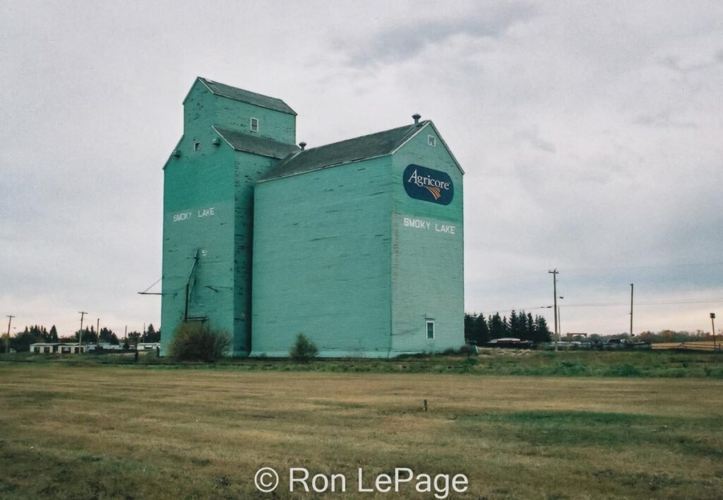 Smoky Lake, AB grain elevator, Sep 2001. Contributed by Ron LePage.
