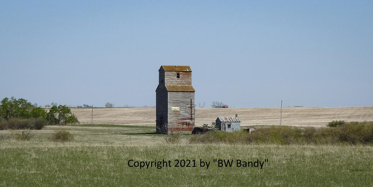 Deveron, SK grain elevator, May 2021. Contributed by BW Bandy.