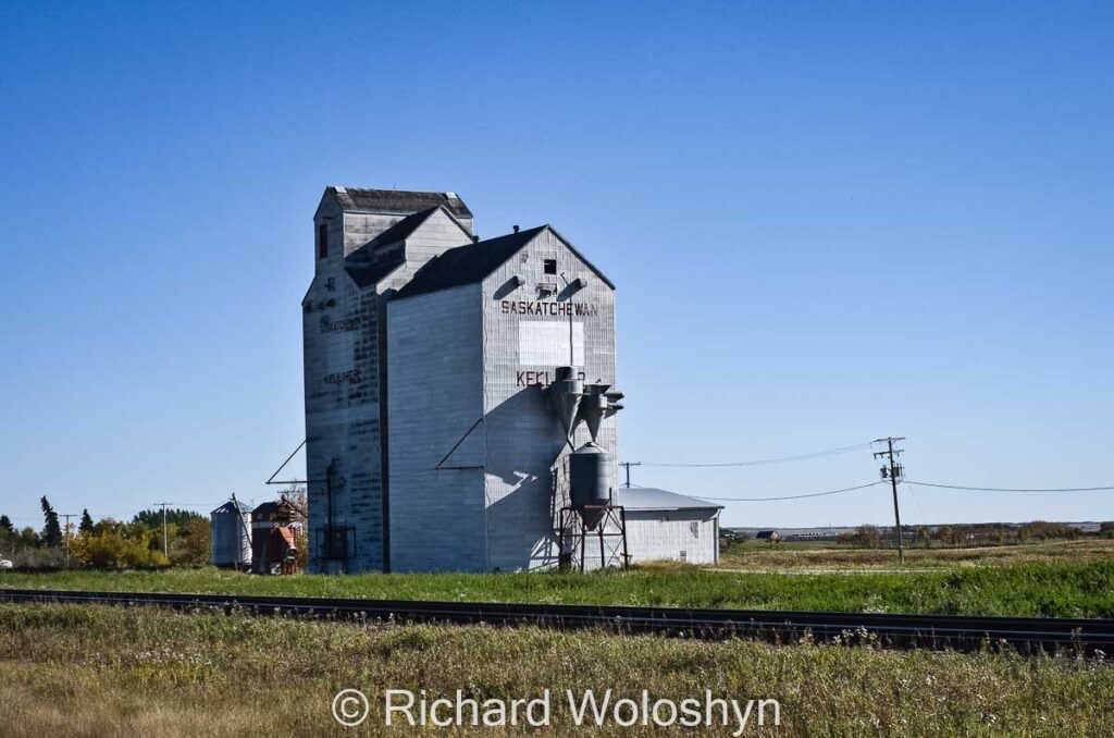 Kelliher, SK grain elevator, Sep 2014. Contributed by Richard Woloshyn.