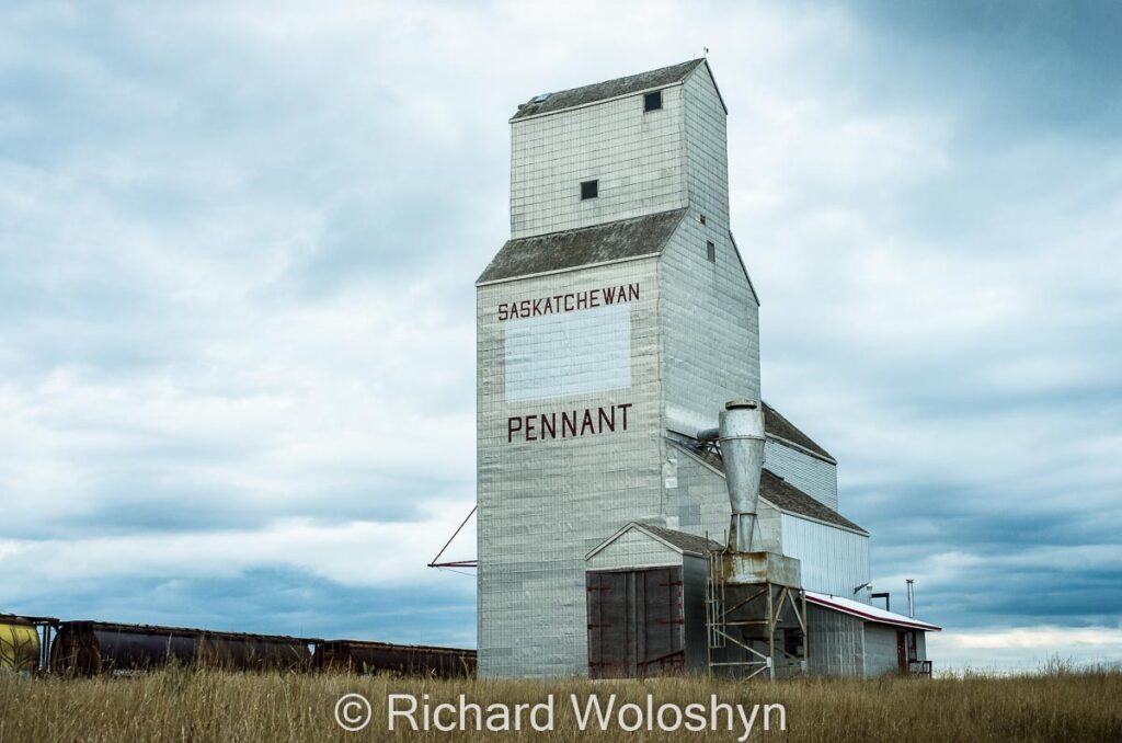 Grain elevator in Pennant, SK, Sep 2014. Contributed by Richard Woloshyn.