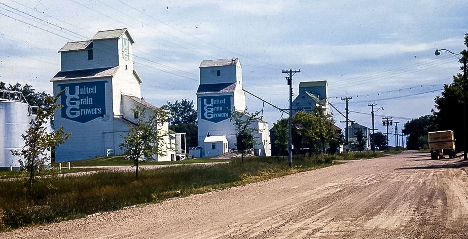 Homewood, MB grain elevators, 1966. Photographer unknown.