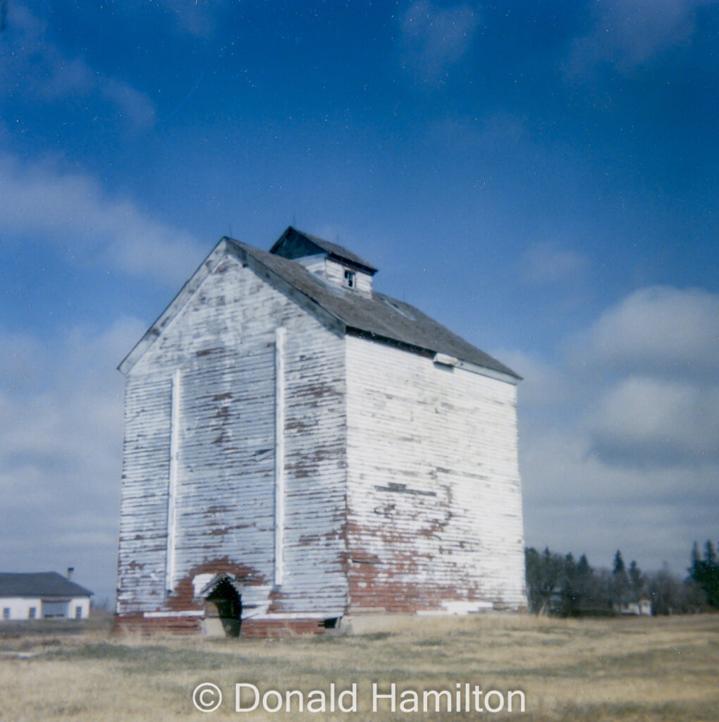 Grain elevator annex in Cardale, Manitoba, June 1991.
