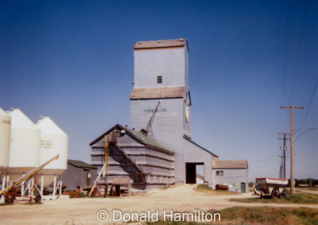 Fork River grain elevator in August 1990