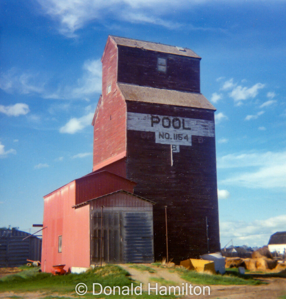 Pool grain elevator in Kelso, SK