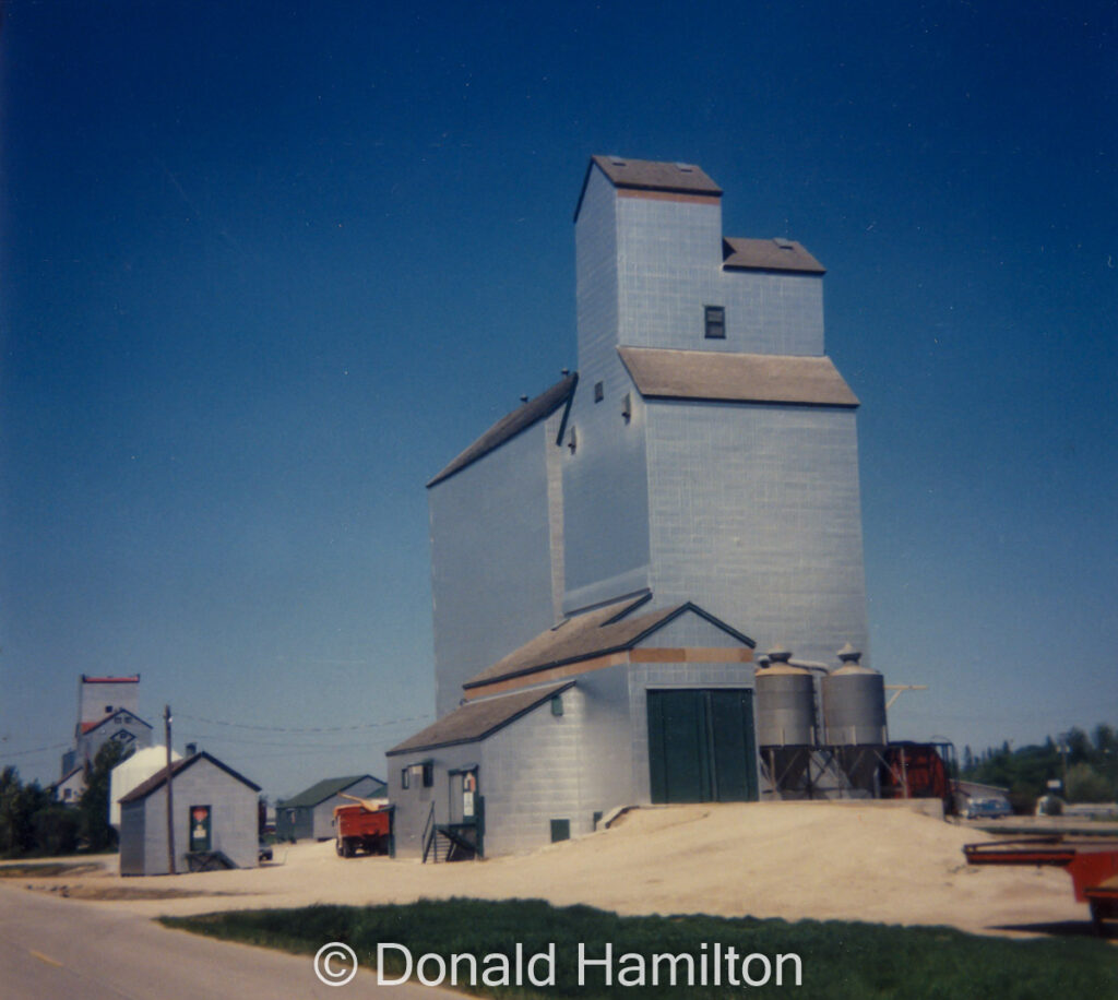 Manitoba Pool "B" grain elevator in Teulon, April 1991.