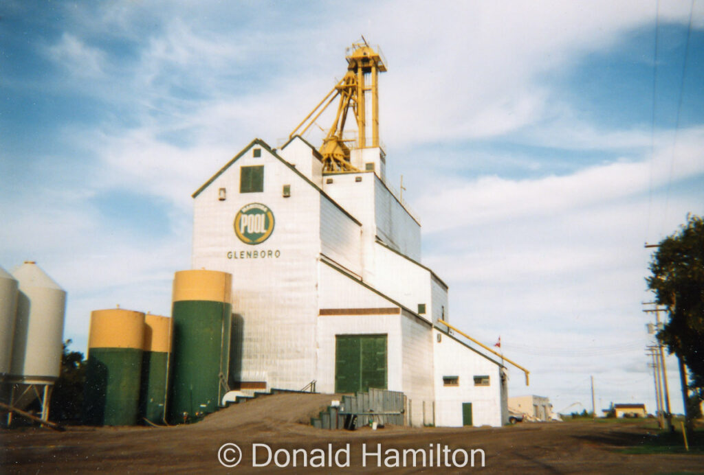 Manitoba Pool grain elevator in Glenboro, September 1995.