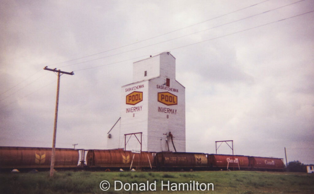 The Invermay Saskatchewan Wheat Pool "B" grain elevator, August 1994.