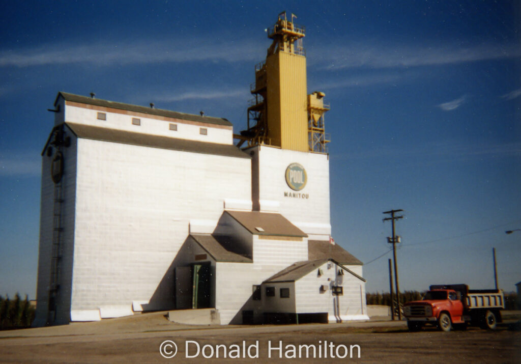 Manitoba Pool grain elevator in Manitou, September 1995.
