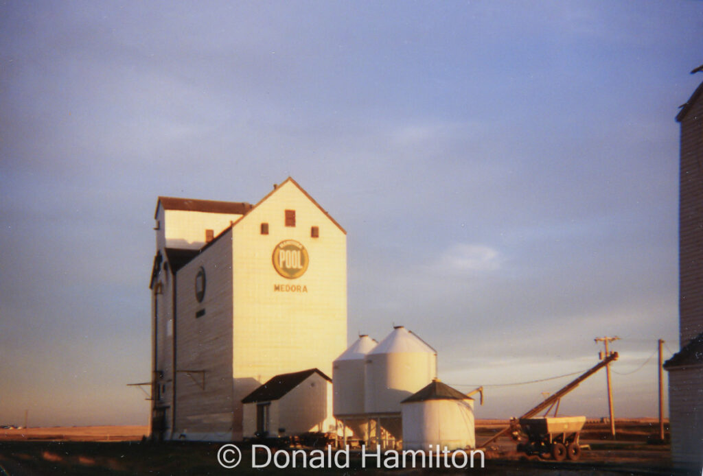 Manitoba Pool grain elevator in Medora, September 1995.