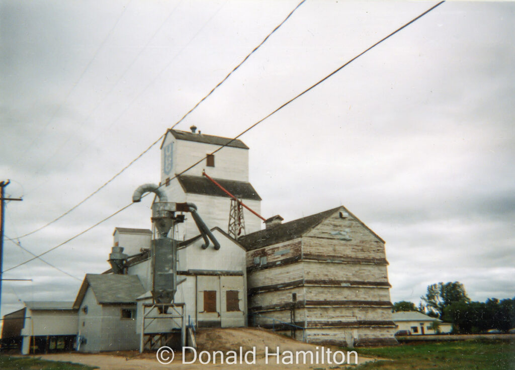 St. Claude, Manitoba UGG grain elevator, August 1995.