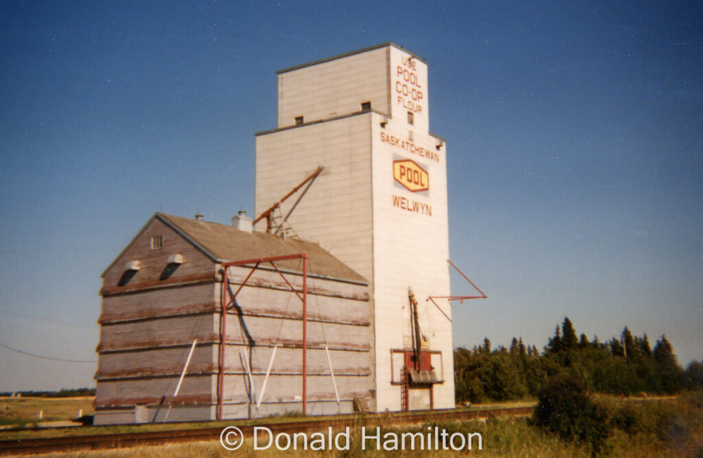 Grain elevator and annex in Welwyn, Saskatchewan, September 1995