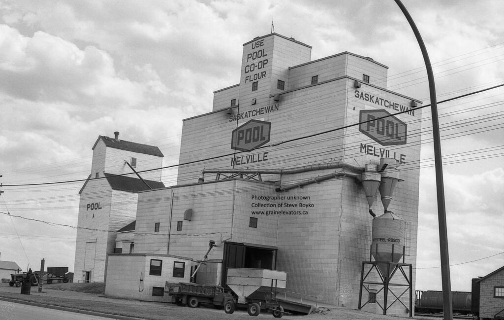 Pool grain elevator in Melville, SK, June 1981. Photographer unknown, collection of Steve Boyko.
