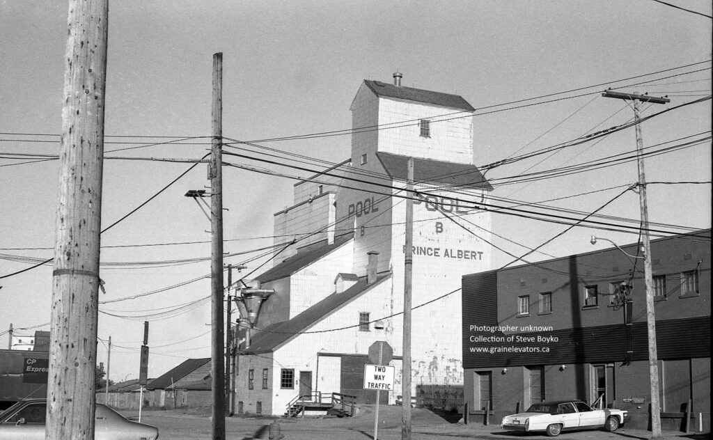 Pool "B" grain elevator in Prince Albert, SK, June 1981. Collection of Steve Boyko.