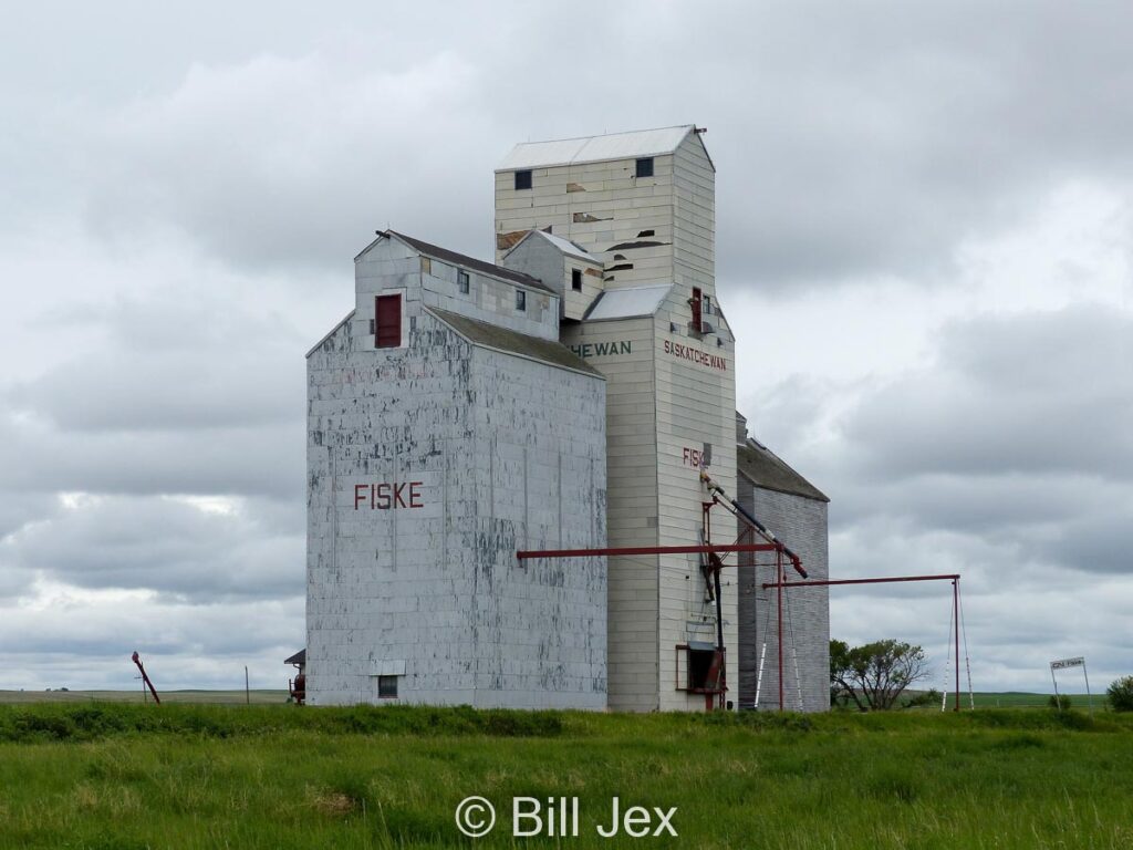 Fiske, SK grain elevator, June 2022. Contributed by Bill Jex.