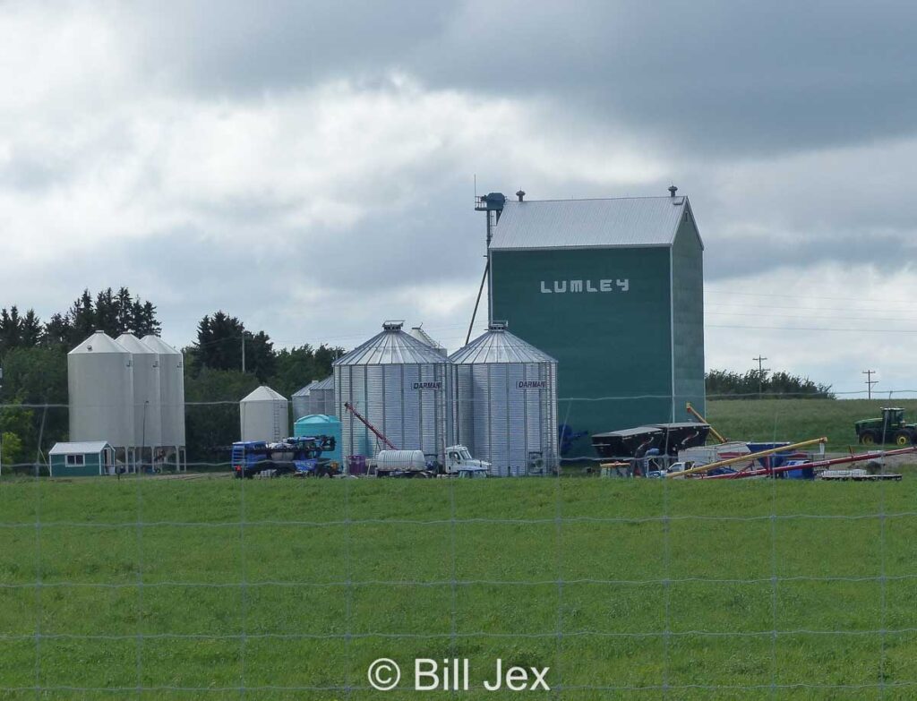 Grain elevator annex near Borradaile, AB, June 2022. Contributed by Bill Jex.