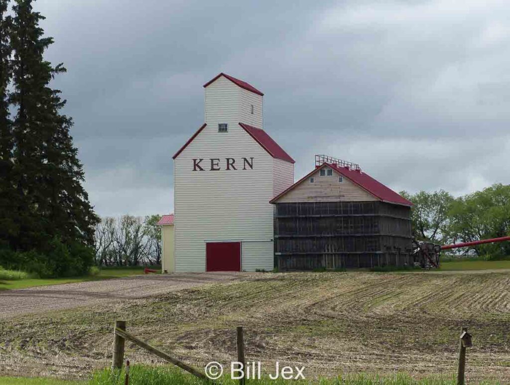 Kern grain elevator near Claysmore, AB, June 2022. Contributed by Bill Jex.