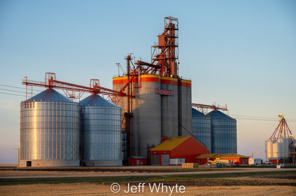 Pioneer grain elevator near Melfort, SK, Oct 2022. Contributed by Jeff Whyte.