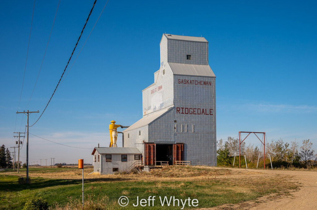 Grain elevator in Ridgedale, SK, Oct 2022. Contributed by Jeff Whyte.